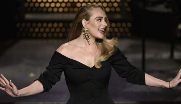 Borítókép: Sírva röhögős: Adele sminkvideójánál tuti, hogy nem találsz viccesebbet