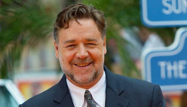 Borítókép: Mikor láttad őket utoljára? Russell Crowe ritkán látott fiai jóképű pasikká cseperedtek - FOTÓK