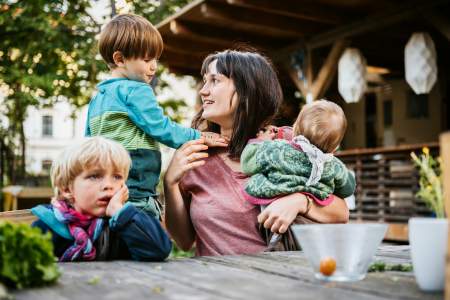 Borítókép: 3 gyerek nem több, mint 2