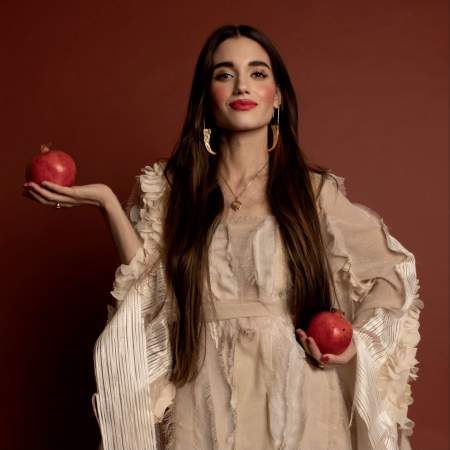 Borítókép: Deédes, Dunna és a többiek - Aranyasszonyainkról nevezte el és a nők láthatatlan munkájára hívja fel első ékszereivel a figyelmet a tervező, Líbor Júlia