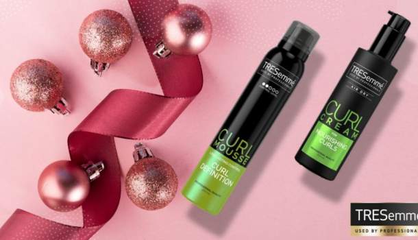 Borítókép: Tökéletes haj vagy tökéletes karácsony? VÁLASZ: mindkettő HOGYAN? A TRESemmé Styling termékekkel
