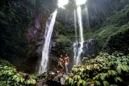 Borítókép: Anett és Lorand, a Balin ragadt utazók: „Megtanultunk nemet mondani a felesleges dolgokra!”