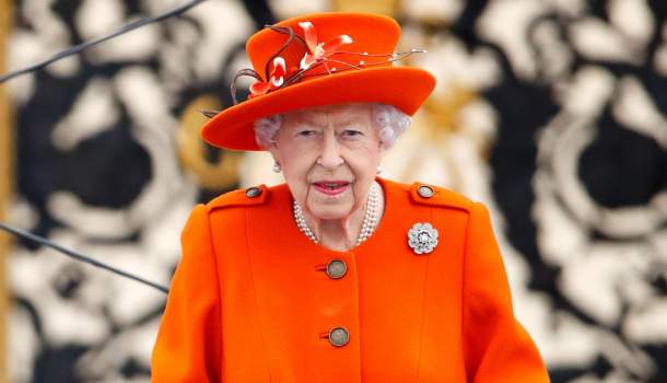 Borítókép: Erzsébet királynő félti Vilmost, ezért egy időre letiltotta őt erről a dologról