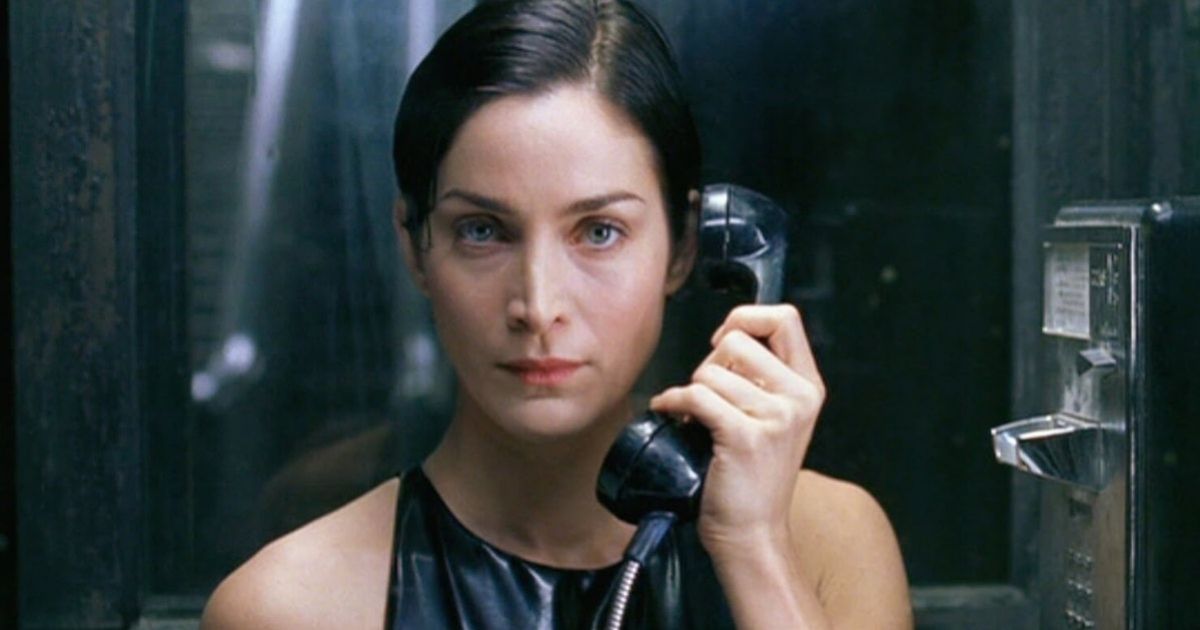 Trinityn nem fog az idő! Carrie-Anne Moss mindenkit túlragyogott a Mátrix feltámadások premierjén