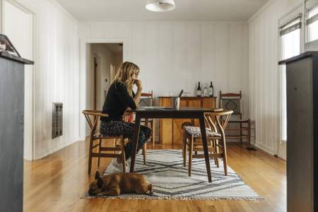 Borítókép: „Ezért tanultam/dolgoztam ennyit?” - Életközépi karrierváltásról egy exügyvéd tollából