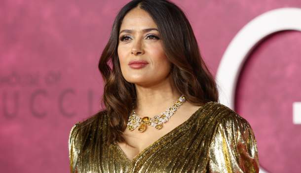 Borítókép: Az 55 éves Salma Hayek fürdőruhás képétől leesett az állunk