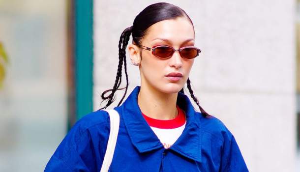 Borítókép: Bella Hadid egy szetten belül magára kapta az egész 2000-es éveket