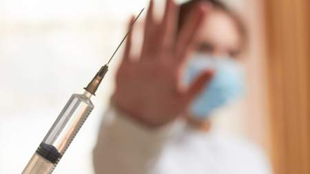 Borítókép: Négy karantén után is köszönöm, de nem kérem az oltást!