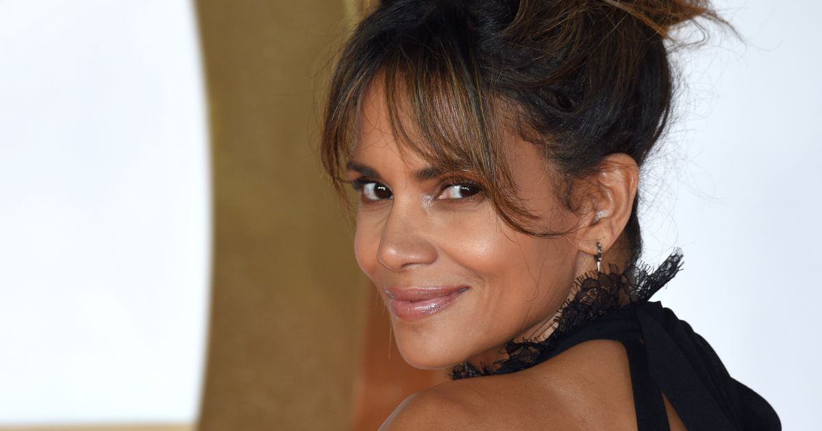 Tiszta Kleopátra! Extrém sminkben és bob frizurában jelent meg Halle Berry, a rajongók imádják