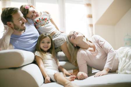 Borítókép: A szülői jóllét elengedhetetlen a gyerekek fejlődéséhez