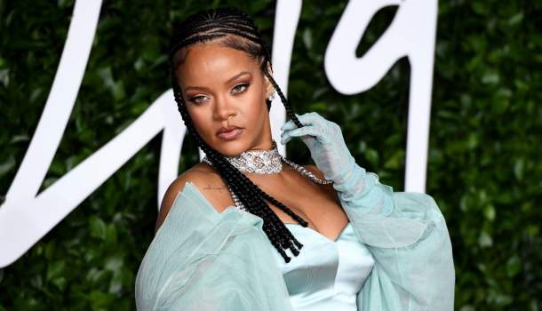 Borítókép: Az egész net Rihanna új és merész frizurájáról beszél - Hamarosan mindenki mikrofrufrut akar majd!