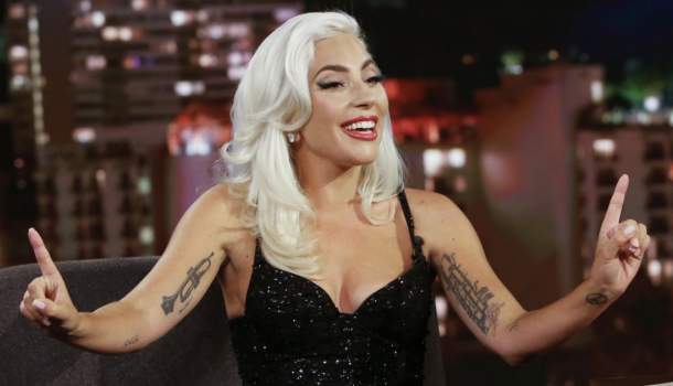 Borítókép: Lady Gaga meglepő titkot árult el a Salma Hayekkel közös szexjelenetéről, amit végül kivágtak A Gucci-házból