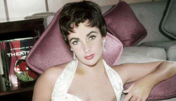 Borítókép: Négy mellbimbi, tizenkét ujj: 9 híres ember, aki apró testi hibával született