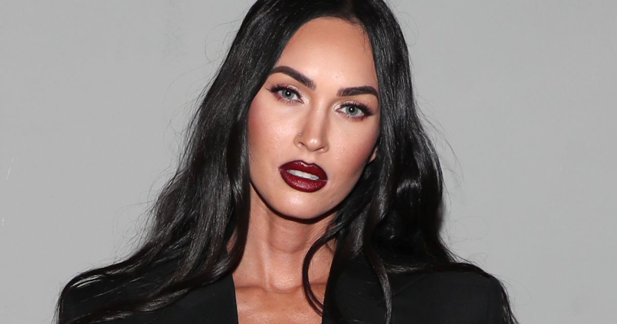 Megan Fox élete egyik legbevállalósabb szettjében lépett vörös szőnyegre, ami nem sokat hagy a képzeletre