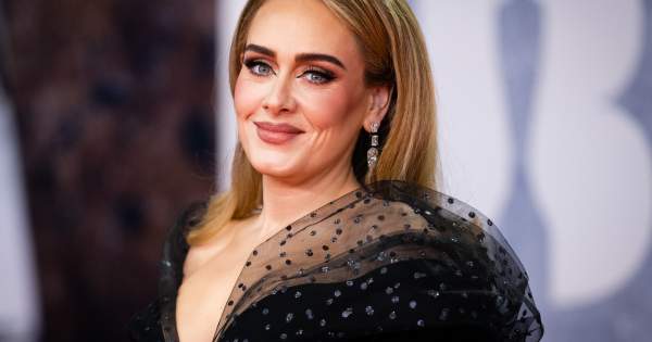 Borítókép: Demónaként tündökölt a Brit Awards vörös szőnyegén Adele - Mégsem emiatt beszél róla mindenki