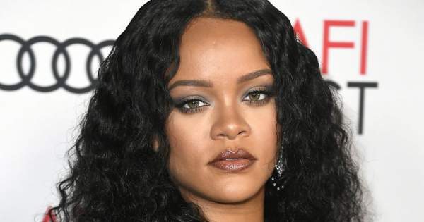 Borítókép: Tudja még fokozni! Rihanna most a 2000-es évek stílusában dobta össze legújabb kismama szettjét
