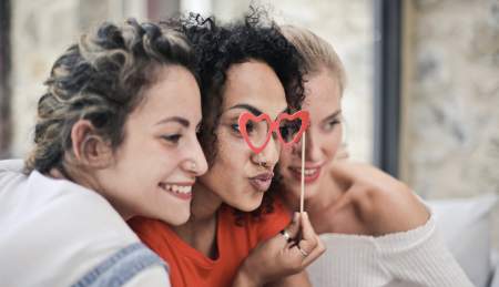 Borítókép: Napi horoszkóp február 14.: a Mérlegenek váratlan helyzetet kell megoldaniuk, a Skorpióknak érdemes engedniük a huszonegyből