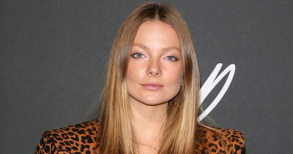 Borítókép: Bomba! Mihalik Enikő kislánya születése óta először lépett a kifutóra