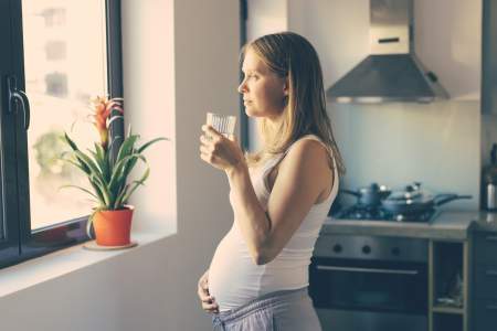 Borítókép: Lecikizték a terheshasát, így vágott vissza
