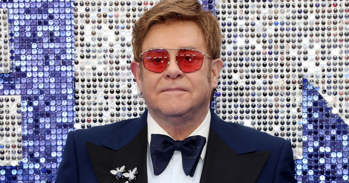 Elton John magánrepülője 3000 méter magasan meghibásodott és kényszerleszállást kellett végrehajtania