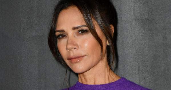 Borítókép: Victoria Beckham a tavasz legtrendibb színkombinációját viselte, mindenkinek leesett az álla