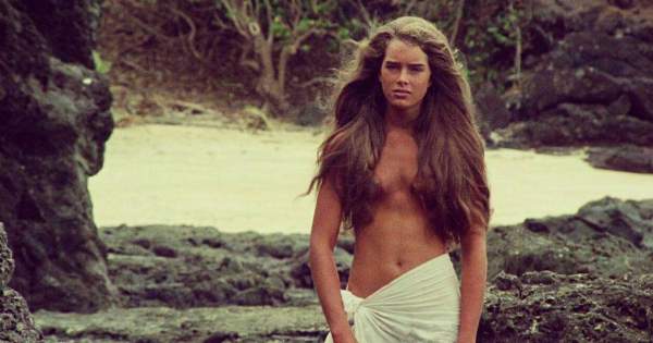 Borítókép: Akkor és most: A kék lagúna egykori szépségének ritkán látott lánya már kész modell – FOTÓ