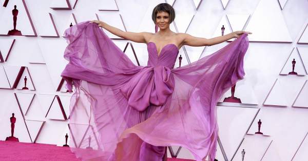 Forr a levegő közük! Halle Berry vadító képekkel köszöntötte fel szerelmét 52. szülinapján