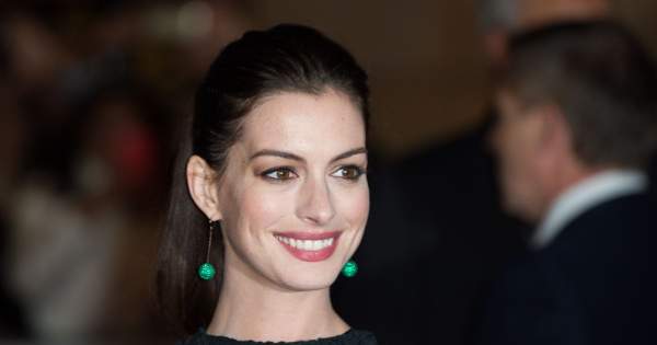 Repül az idő! Óriásit nőttek Anne Hathaway ennivaló fiai
