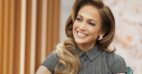 Borítókép: Jennifer Lopez ritkán látott lánytestvéreivel pózol legújabb képén