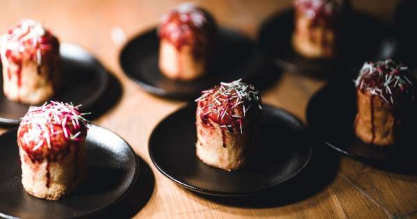 Borítókép: Megismételhetetlen élmény: Nagyszüleink hagyományos ételei 120 méterrel a föld alatt egy Michelin-csillagos séf tálalásában