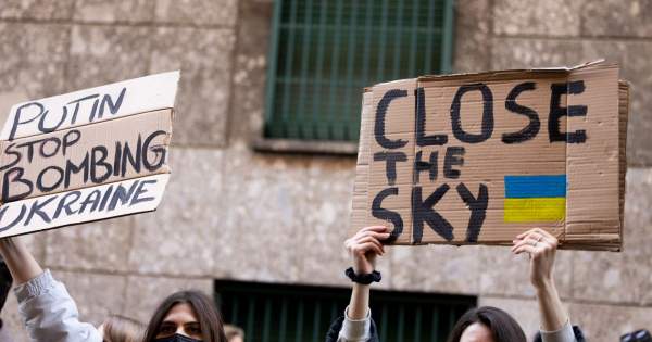 Borítókép: 3 fiatal lány beszámolója Ukrajnából: „Ez a háború nem csak rólunk szól. Ugyanúgy szól az emberi élet értékéről, az egyszerű emberi értékekről, egy biztonságos Európáról és egy biztonságos világról” 