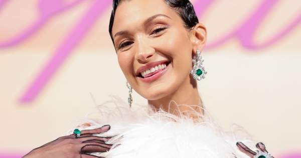 Borítókép: Mi az a jawline highlight? Bella Hadid erre a meglepő helyre teszi a highlightert az arcán, és a hatás valami elképesztő!