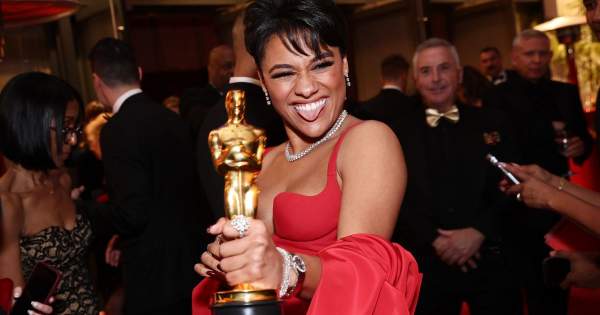 Borítókép: A pillanat, amiről Will Smith pofonja elvette a figyelmet! Ariana DeBose történelmet írt ezzel a 2022-es Oscar-gálán