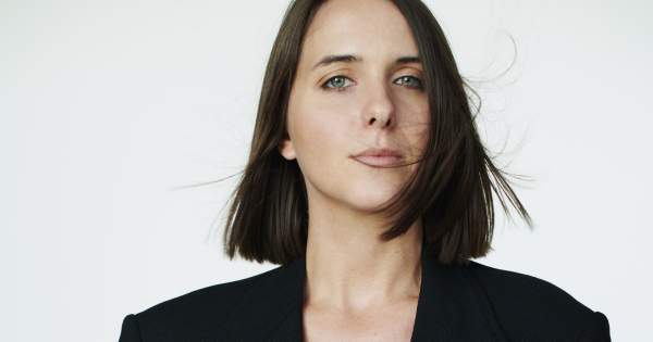 Borítókép: „Egy guberált asztalon, A4-es papíron vezetve koordináltuk éjszakánként a vonatról leszállókat” - interjú Eke Angélával az ukrán menekültáradatról és a hogysegits.hu-ról