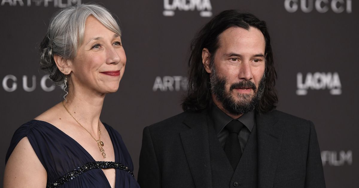 Jöhet az esküvő Keanu Reeves-éknél? A legújabb lesifotók láttán egyre többen gondolják ezt!