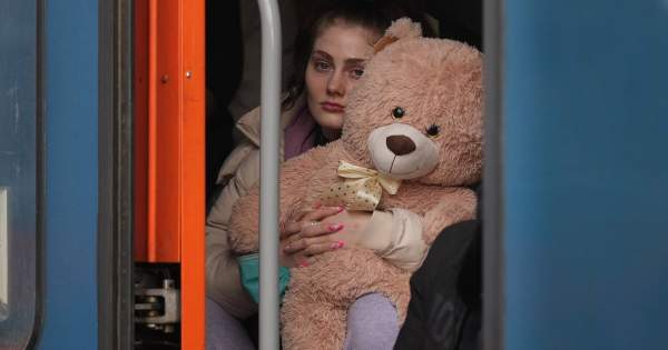 Borítókép: „Még amikor az orosz tankok közeledtek, akkor is úgy gondoltam, hogy maradok” - ukrán fiatalok beszámolója az új élet lehetőségéről Lengyelországban