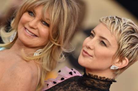 Borítókép: 13 híres anya-lánya páros, akik akár ikrek is lehetnének