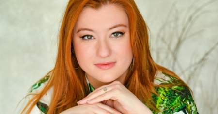 Borítókép: "Nyilvános boncasztalon fekszem" - interjú Kemény Gabriellával verseiről, borotválkozásról, Instagramról