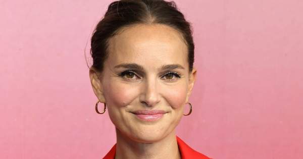 Borítókép: Mikor láttad utoljára? Ilyen kiskamasz már Natalie Portman ritkán látott fia - FOTÓ