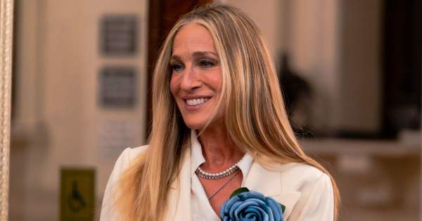 Borítókép: Sarah Jessica Parker bebizonyította, hogy még egy pulcsi is lehet elegáns