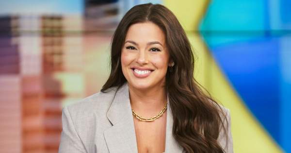 Borítókép: Ashley Graham ruha nélkül mutatta meg alakját az ikerterhessége után