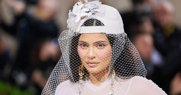 A MET-gála egyik legmegosztóbb szettje: még saját családját is meglepte ruhájával Kylie Jenner