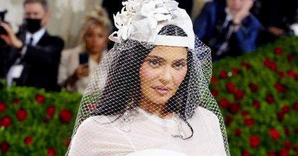 Borítókép: Nem fogod elhinni, hogy ezeket tényleg magukra húzták: Avagy a 2022-es MET-gála legsokkolóbb szettjei