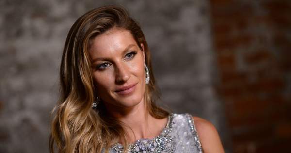 Borítókép: Évek óta nem készültek ilyen forró fotók róla! Gisele Bündchen 41 évesen is szédületesen bomba fürdőruhában