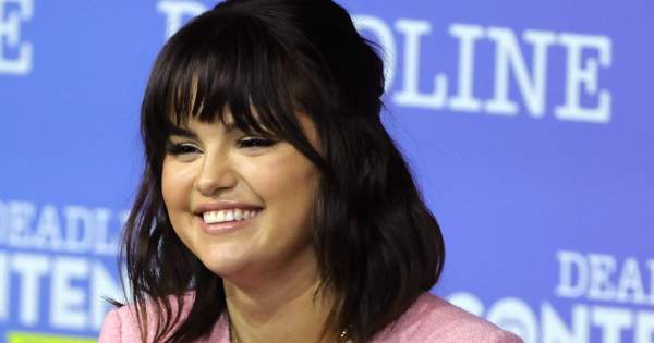 Borítókép: „Tök jól vagyok” - Selena Gomez a szingliségén viccelődött, ám ezt rajongói se hagyták szó nélkül - VIDEÓ