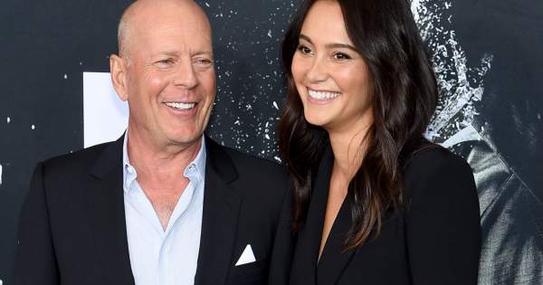 Borítókép: Bruce Willisről újabb fotókat posztolt a felesége: ezúttal kislányukat tanítja görkorcsolyázni