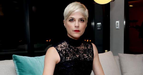 Borítókép: Selma Blair döbbenetes vallomása: többször is nemi erőszak áldozata volt alkoholfüggősége miatt