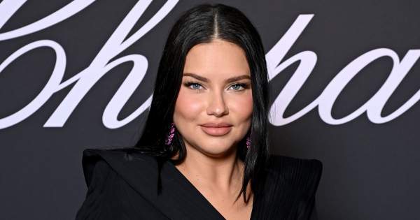Borítókép: Ciki vagy menő? A várandós Adriana Lima ruhájával sokaknál kiverte a biztosítékot a cannes-i filmfesztiválon