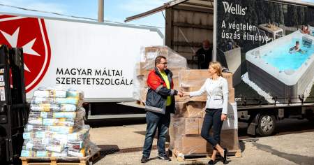 Borítókép: Nagyértékű adománnyal segített a Wellis az ukrán menekülteken