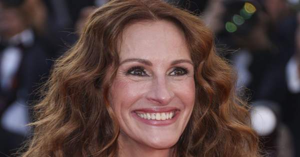 Borítókép: Micsoda nő! Julia Roberts alaposan leiskolázta vörös szőnyeges ruhájával kolléganőit a cannes-i filmfesztiválon